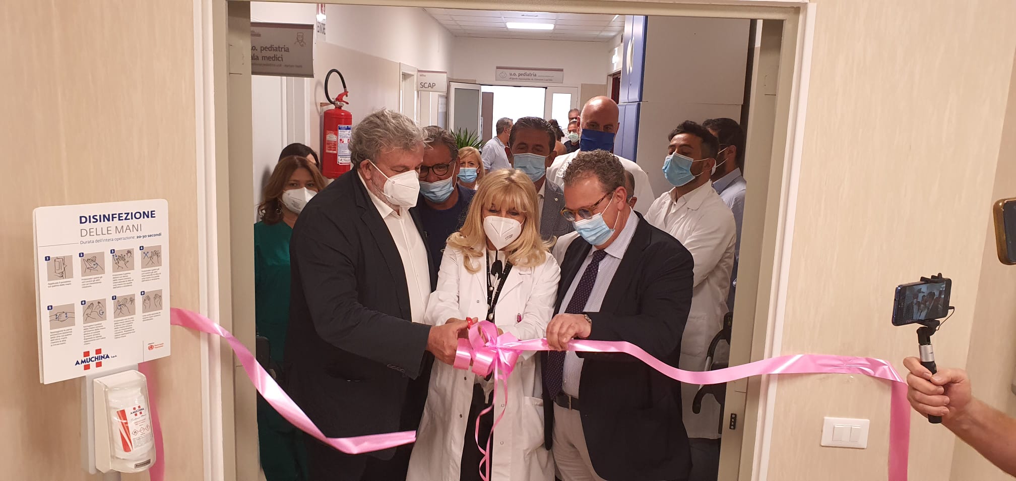 Manfredonia, Emiliano inaugura la “Senologia” e promette: “La Regione Puglia continuerà ad investire su questo ospedale”